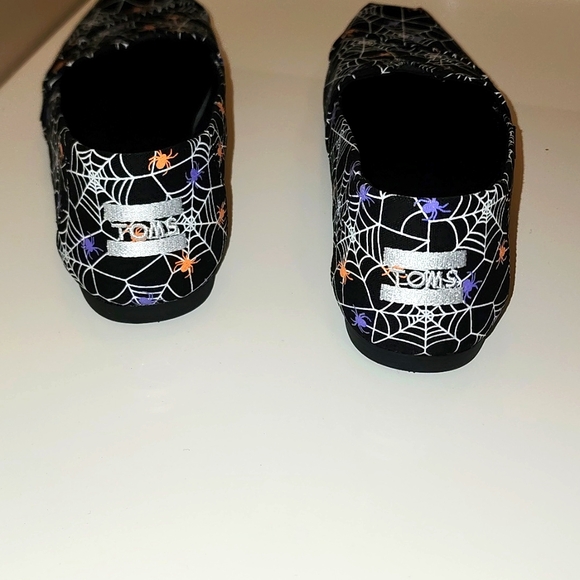 TOMS Women's Black Flats Halloween Spider Alpargata 7.5 New Glow in Dark - Picture 6 of 6